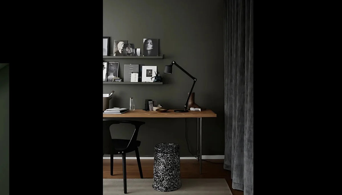 Selbstklebende Farbe - RAL 6015 Schwarzoliv - temporäre tapetenähnliche Farbe für jede glatte Oberfläche - offRAL™