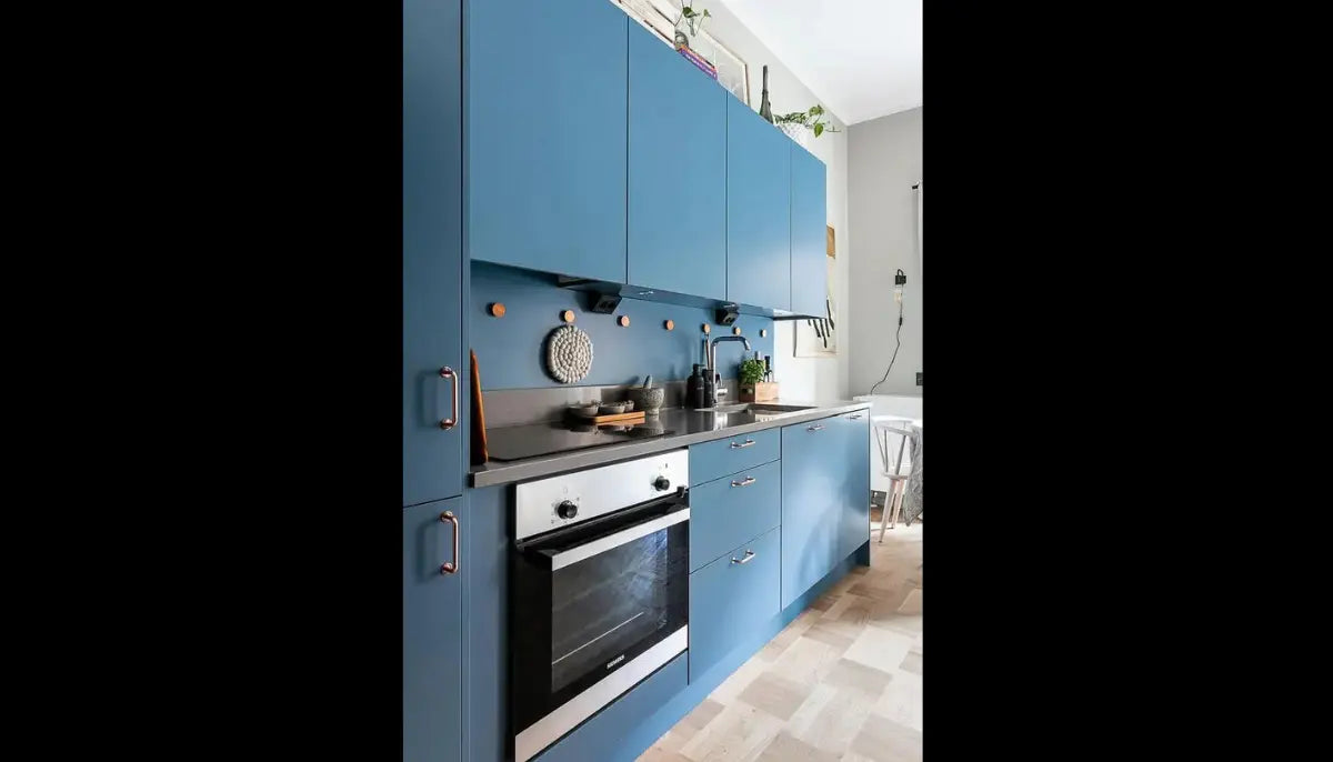 Selbstklebende Farbe - RAL 5024 Pastellblau - temporäre tapetenähnliche Farbe für jede glatte Oberfläche - offRAL™