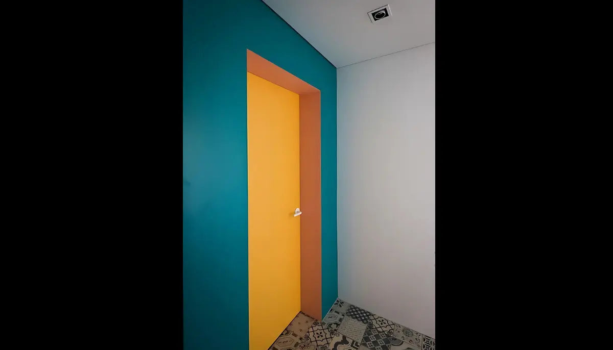 Abzieh- und Klebefarbe – RAL 5025 Perlenzianblau – vorübergehend mieterfreundliche, tapezierähnliche Farbe – offRAL™