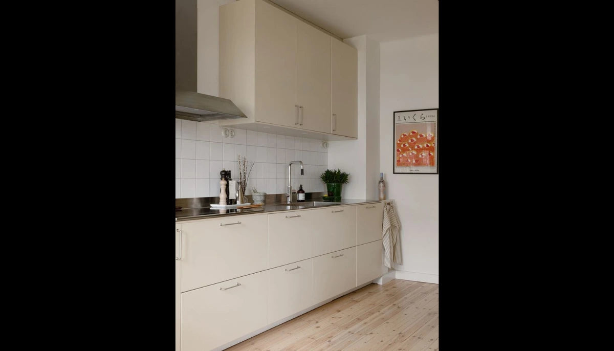 Abzieh- und Klebefarbe – RAL 9012 Reinraumweiß – vorübergehend mieterfreundliche, tapetenähnliche Farbe – offRAL™