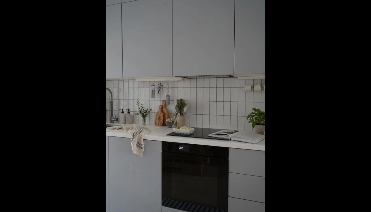 Abzieh- und Klebefarbe – RAL 9006 Weißaluminium – vorübergehend mieterfreundliche, tapetenähnliche Farbe – offRAL™