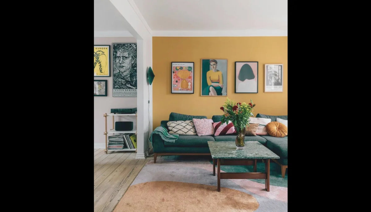 Abzieh- und Klebefarbe – RAL 1002 Sandgelb – vorübergehend mieterfreundliche, tapezierähnliche Farbe – offRAL™