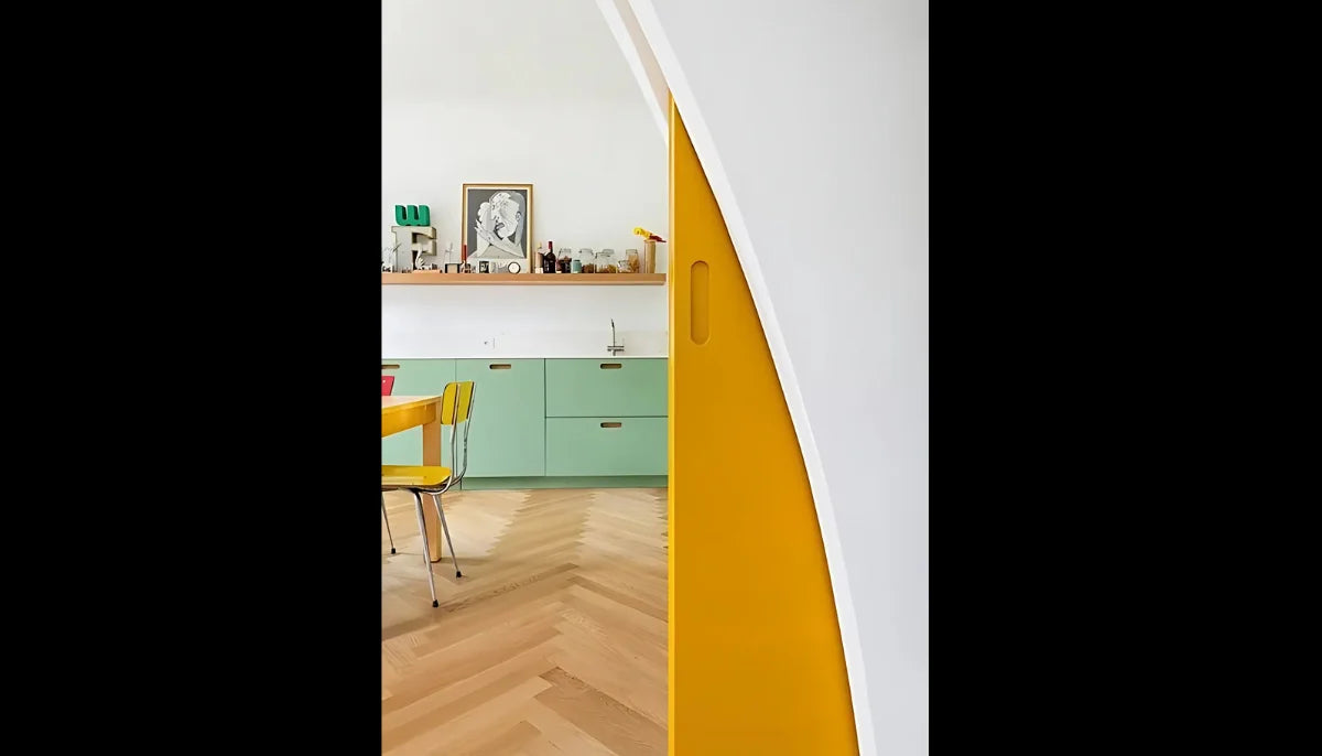 Tragbare Farbe - RAL 1004 Goldgelb - 1. Anstrich in Plattenform, bereit zur Wiederverwendung auf allen glatten Oberflächen - offRAL™