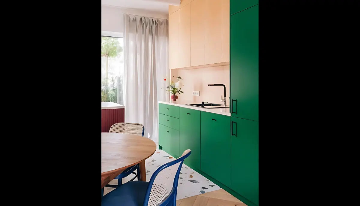 Abzieh- und Klebefarbe – RAL 6029 Minzgrün – vorübergehend mieterfreundliche, tapetenähnliche Farbe – offRAL™