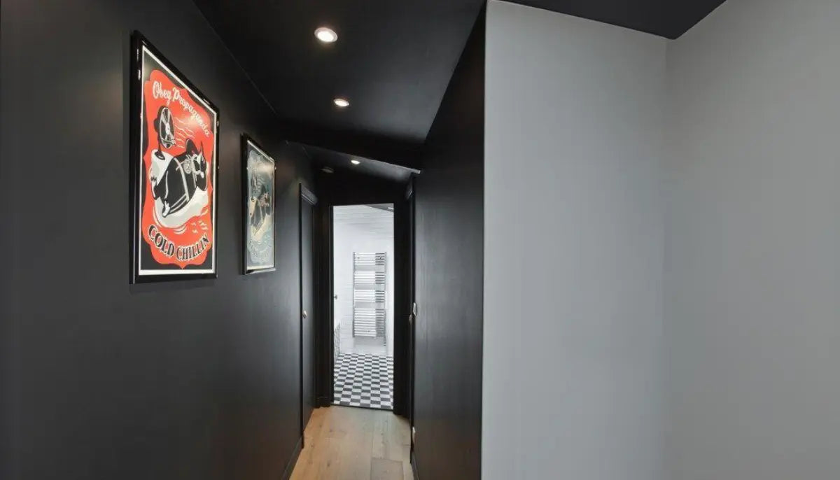 Selbstklebende Farbe - RAL 9017 Verkehrsschwarz - temporäre tapetenähnliche Farbe für jede glatte Oberfläche - offRAL™