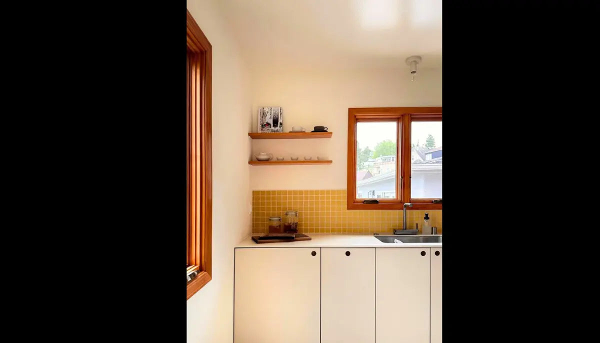 Tragbare Farbe - RAL 1013 Perlweiß - 1. Farbe in Plattenform, bereit zur Wiederverwendung auf allen glatten Oberflächen - offRAL™