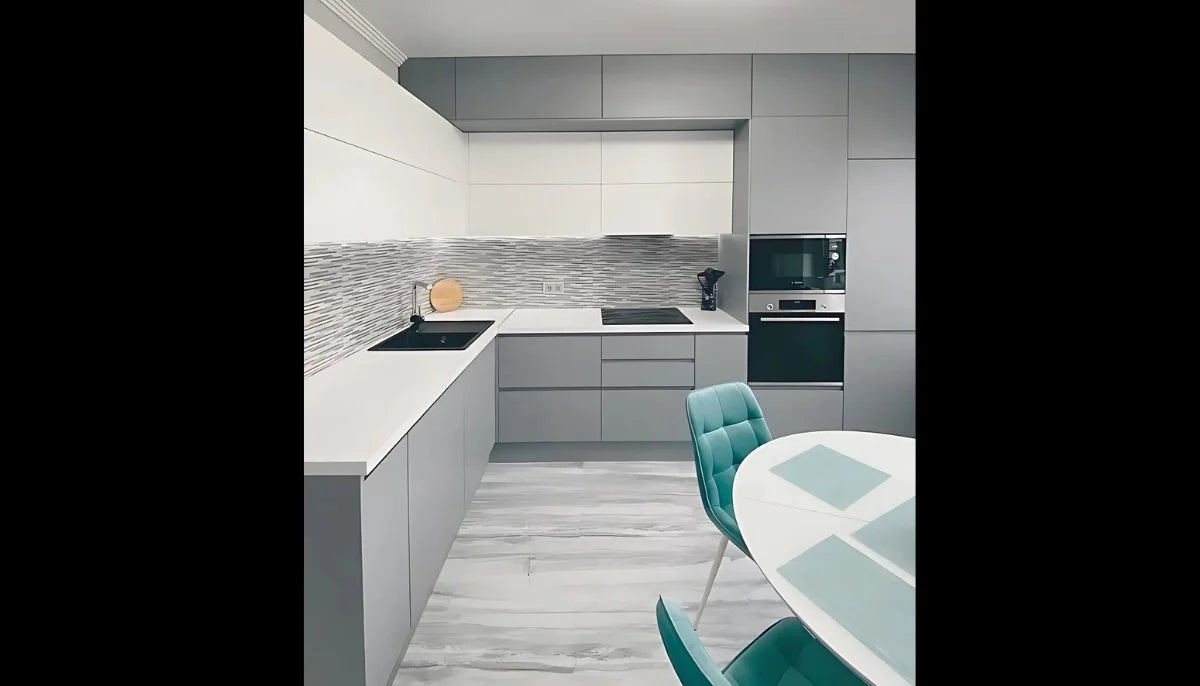 Abzieh- und Klebefarbe – RAL 9006 Weißaluminium – vorübergehend mieterfreundliche, tapetenähnliche Farbe – offRAL™