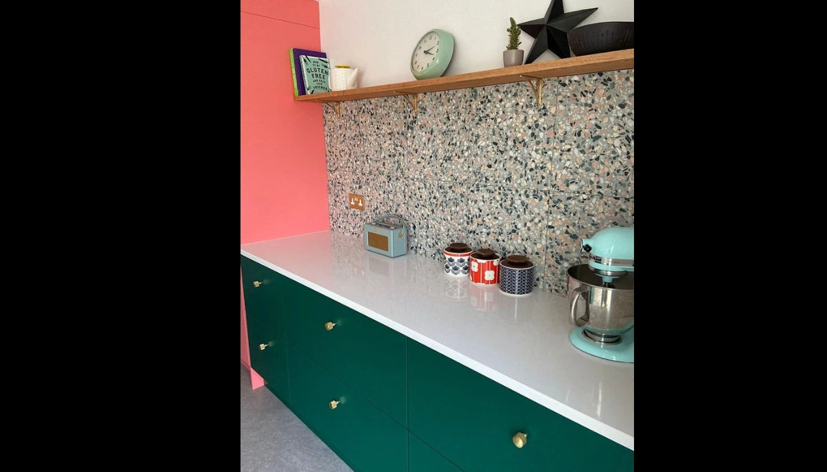 Selbstklebende Farbe - RAL 6036 Perlopalgrün - temporäre tapetenähnliche Farbe für jede glatte Oberfläche - offRAL™