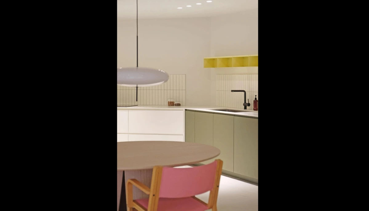 Kontaktfarbe - RAL 7034 Gelbgrau - Airbnb-freundliche Farbe für jede glatte Oberfläche - offRAL™